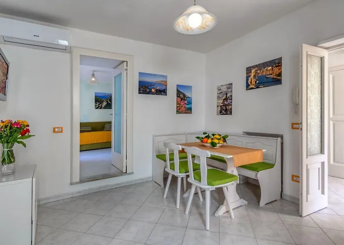 Carmen E Paul Apartment *